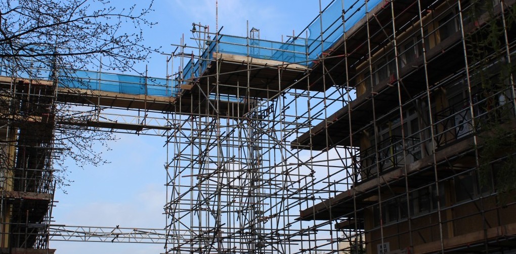 'Freestanding' hoist tower to serve two blocks